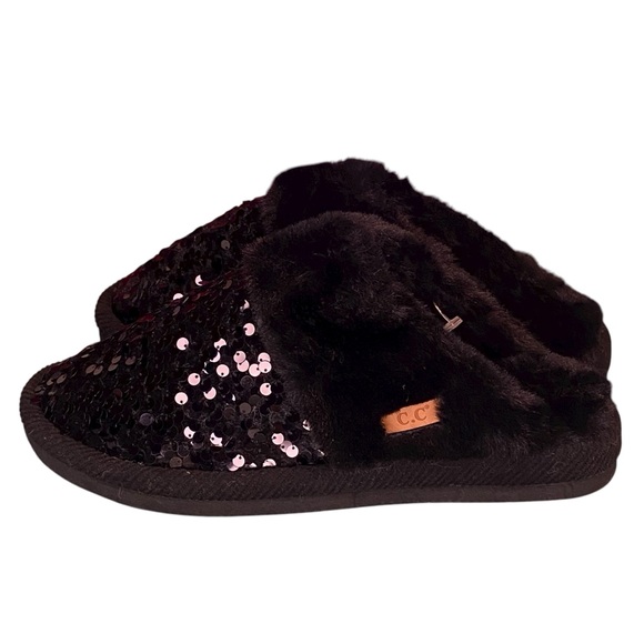 CC Sequin Slippers Black Womens Size 6-8 S-M NWT New Slides Shoes Faux Fur - Picture 2 of 7